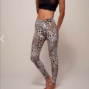 ARABIAN LEOPARD VELVET LEGGINGS | WOMEN'S